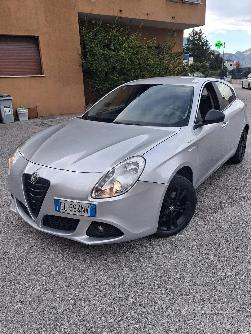 Alfa Romeo Giulietta 2012 photo 2