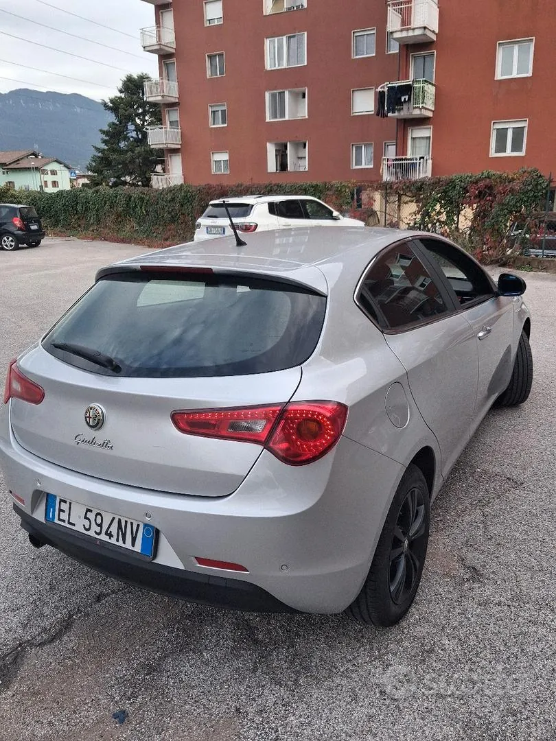 Alfa Romeo Giulietta 2012 photo 4