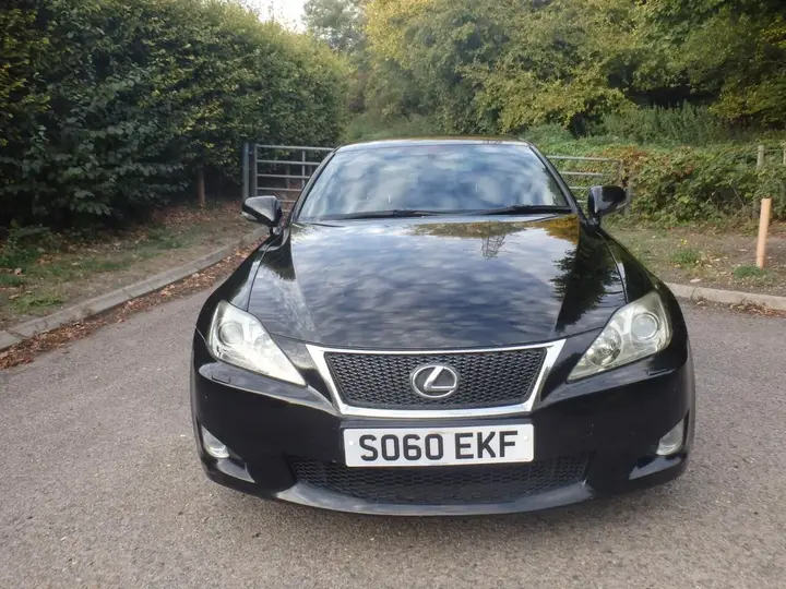 Lexus Is 2010 photo 2