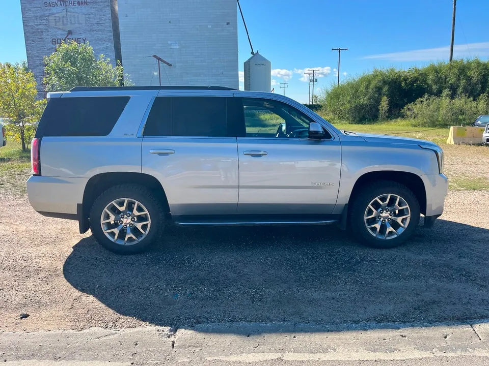 GMC Yukon 2019 photo 2