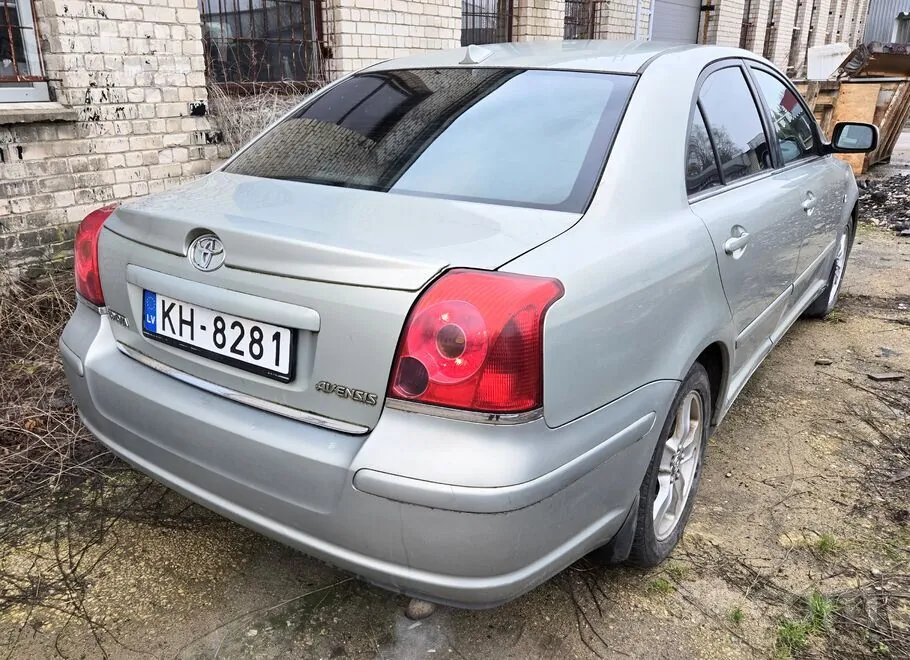 Toyota Avensis 2005 photo 4