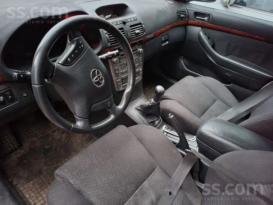 Toyota Avensis 2005 photo 2