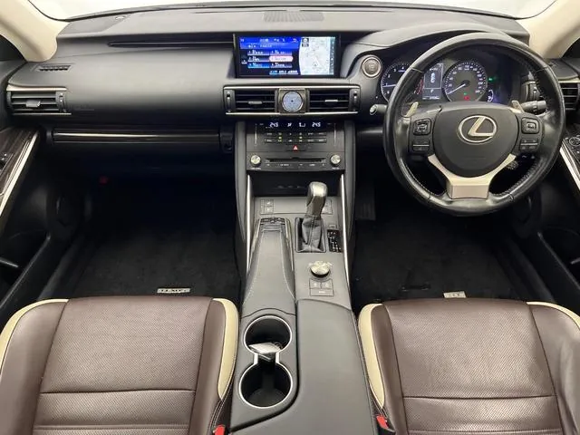 Lexus Is200 2017 photo 2
