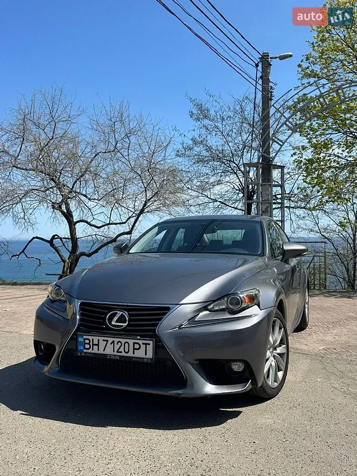 Lexus Is 2016 photo 2