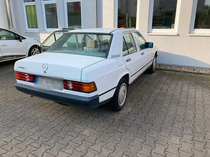 Mercedes-Benz 190E