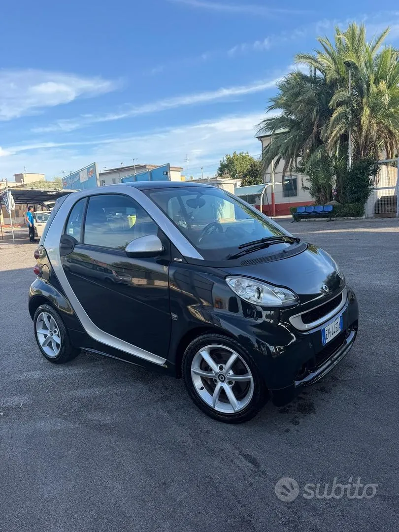 Smart Fortwo 2011 photo 2