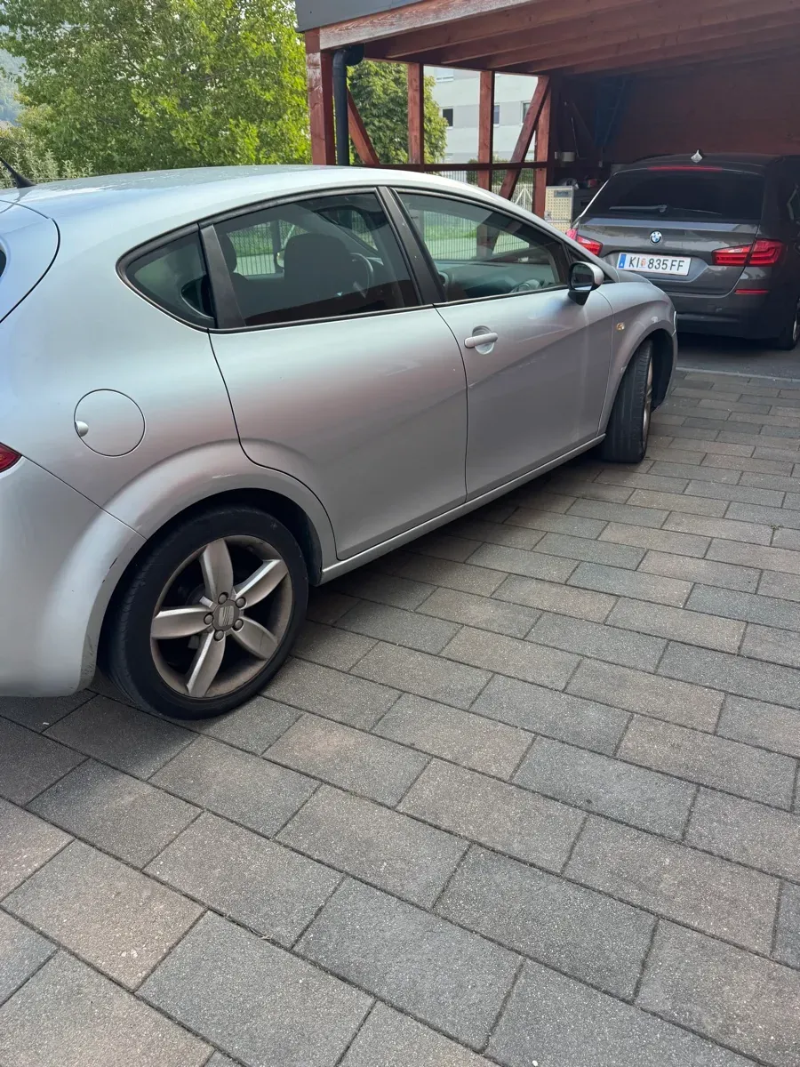Seat Leon 2008 photo 2