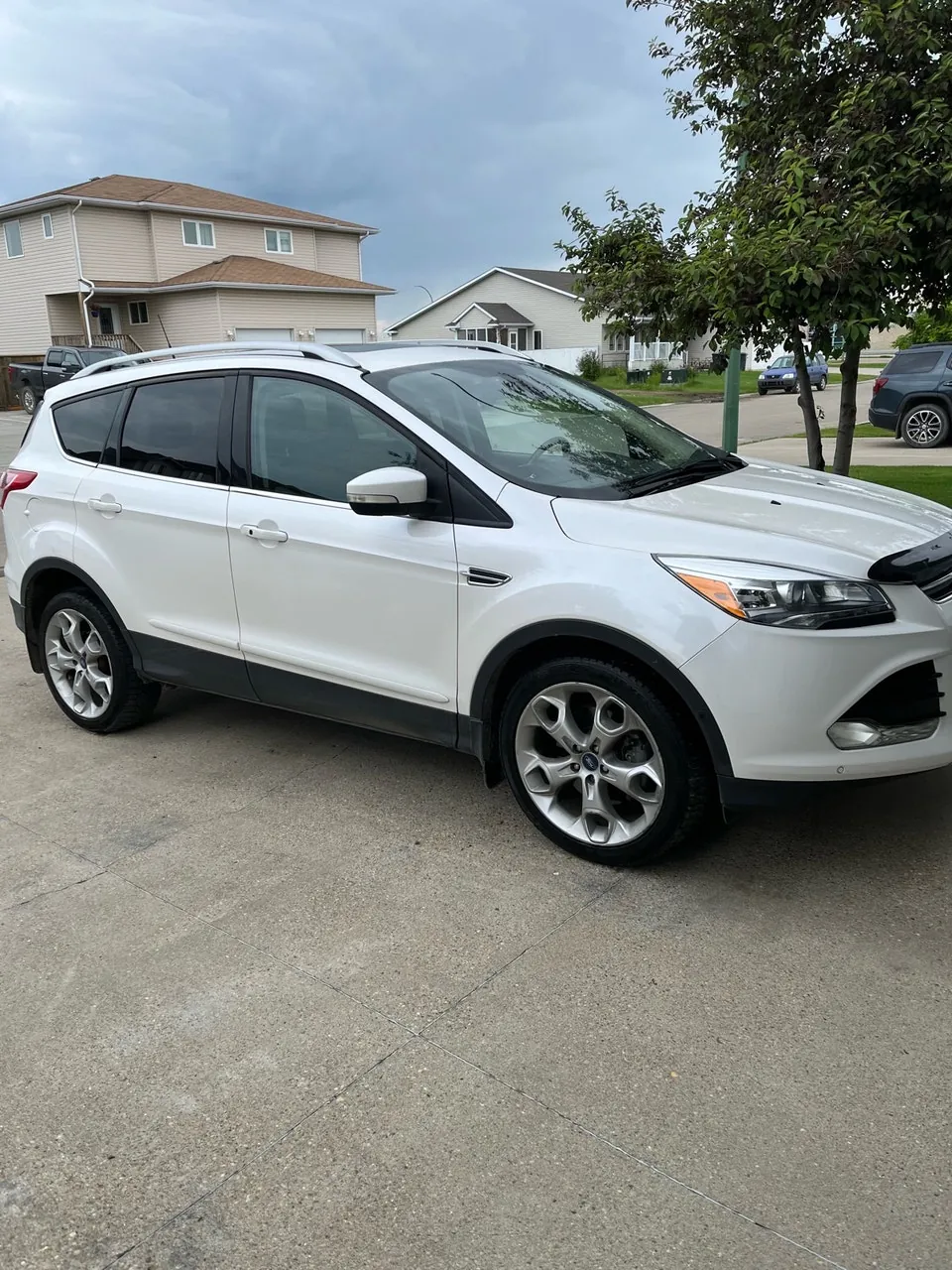 Ford Escape 2014 photo 2