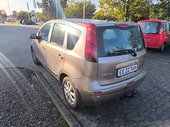 Nissan Note 2010 photo 5