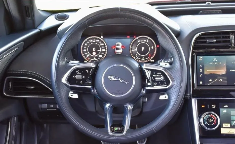 Jaguar Xe-Rdynamic 2021 photo 2