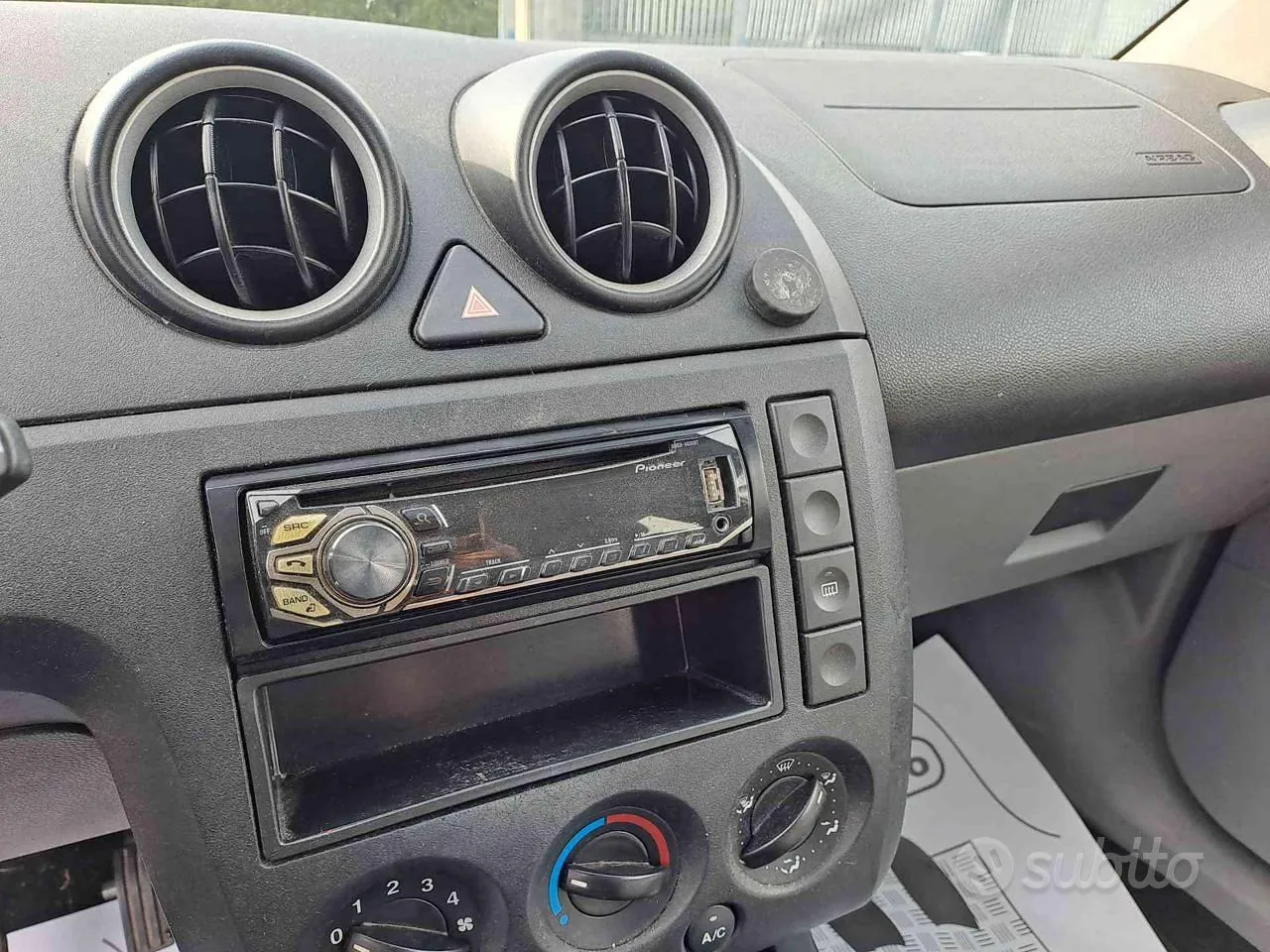 Ford Fiesta 2003 photo 4