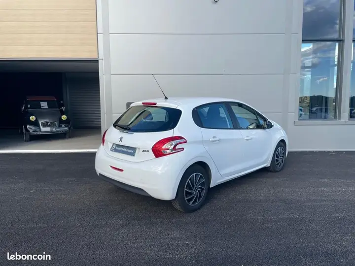 Peugeot 208 2013 photo 5