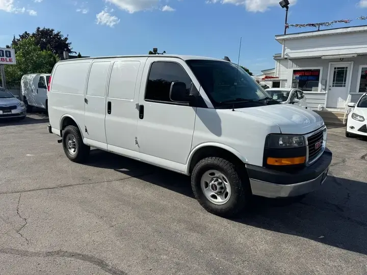 GMC Savana 2020 photo 3