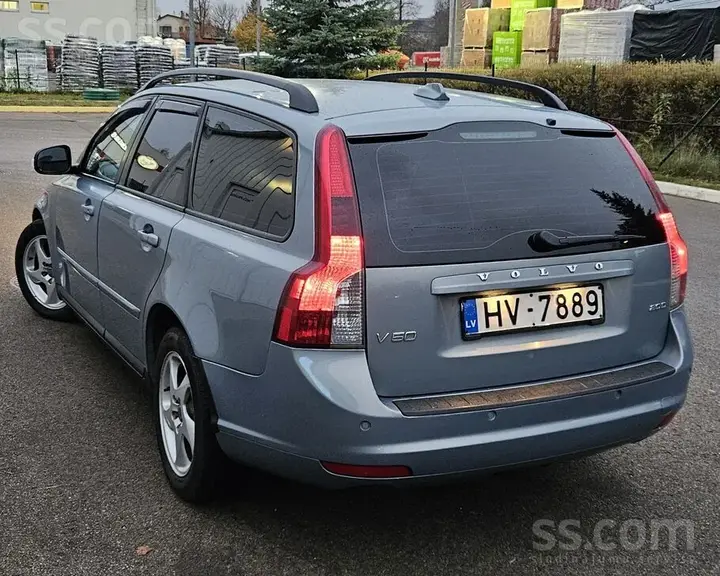 Volvo V50 2009 photo 2
