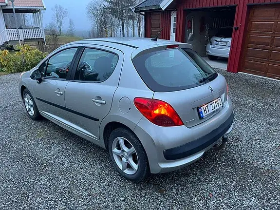 Peugeot 207 2008 photo 4