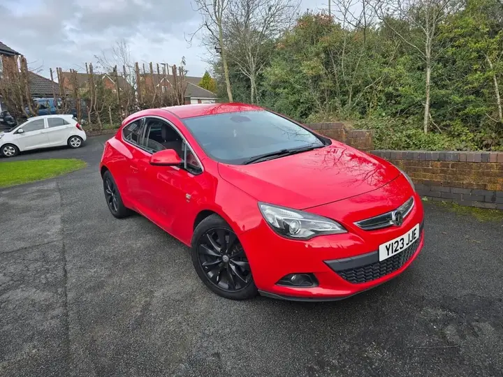 Vauxhall Astra 2013 photo 2