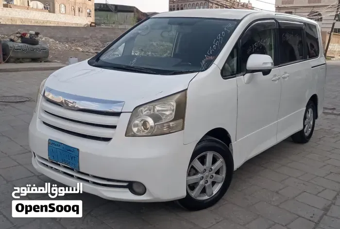 Toyota Voxy 2009 photo 2