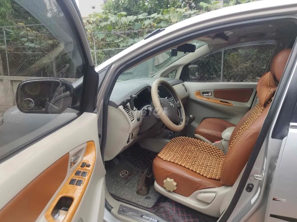 Toyota Innova 2010 photo 4