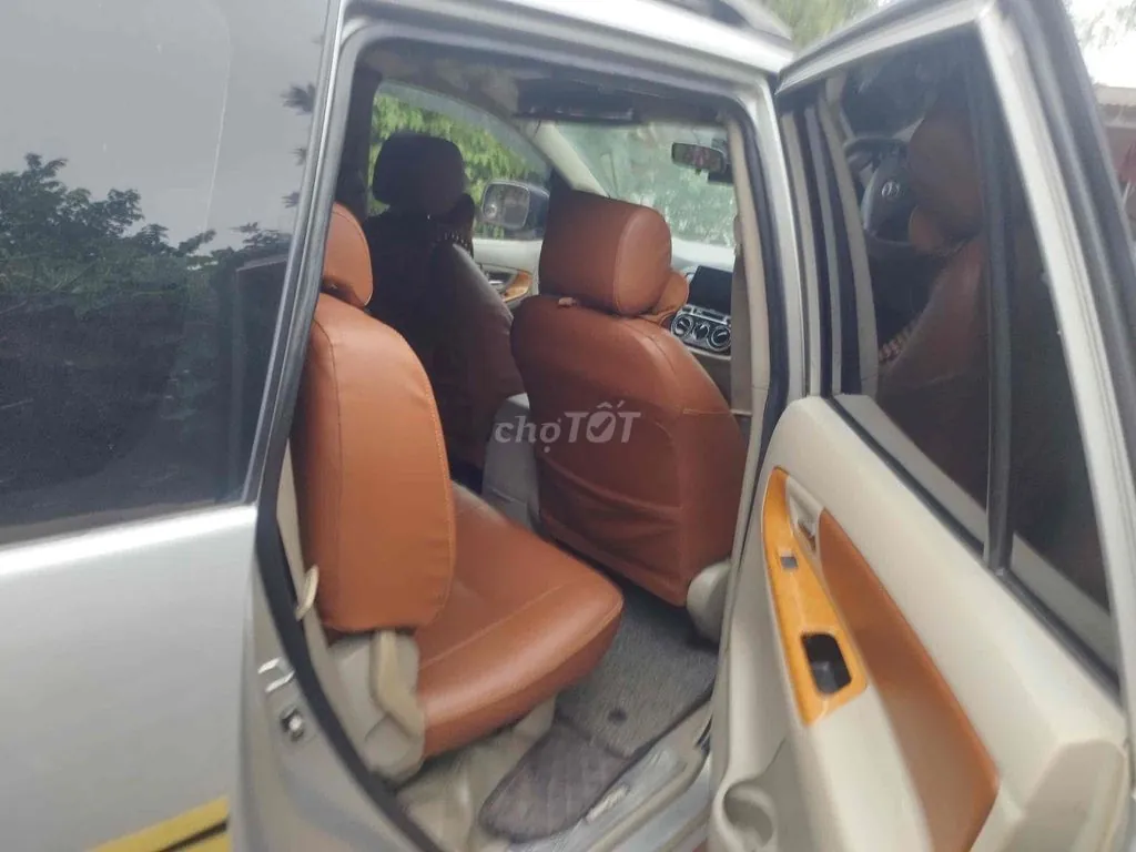 Toyota Innova 2010 photo 5
