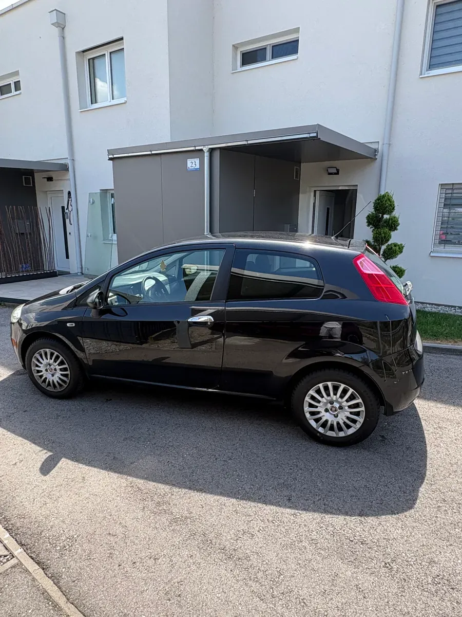 Fiat Punto 2009 photo 2