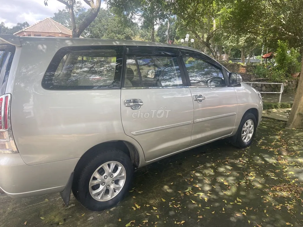 Toyota Innova 2010 photo 2