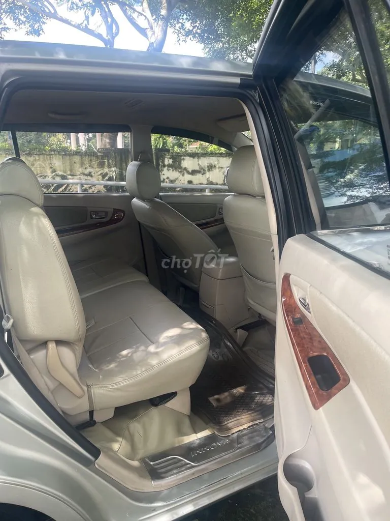 Toyota Innova 2010 photo 4