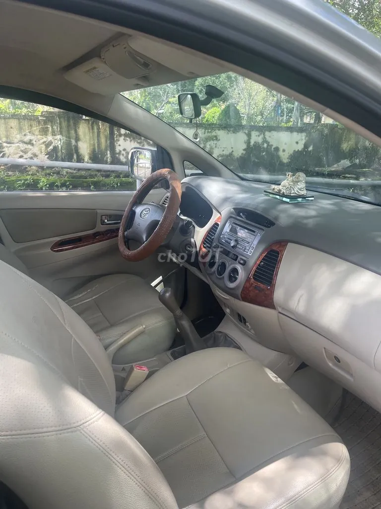 Toyota Innova 2010 photo 3