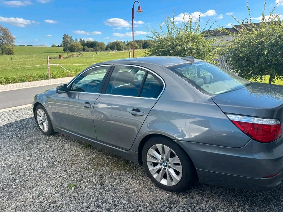 BMW 523I