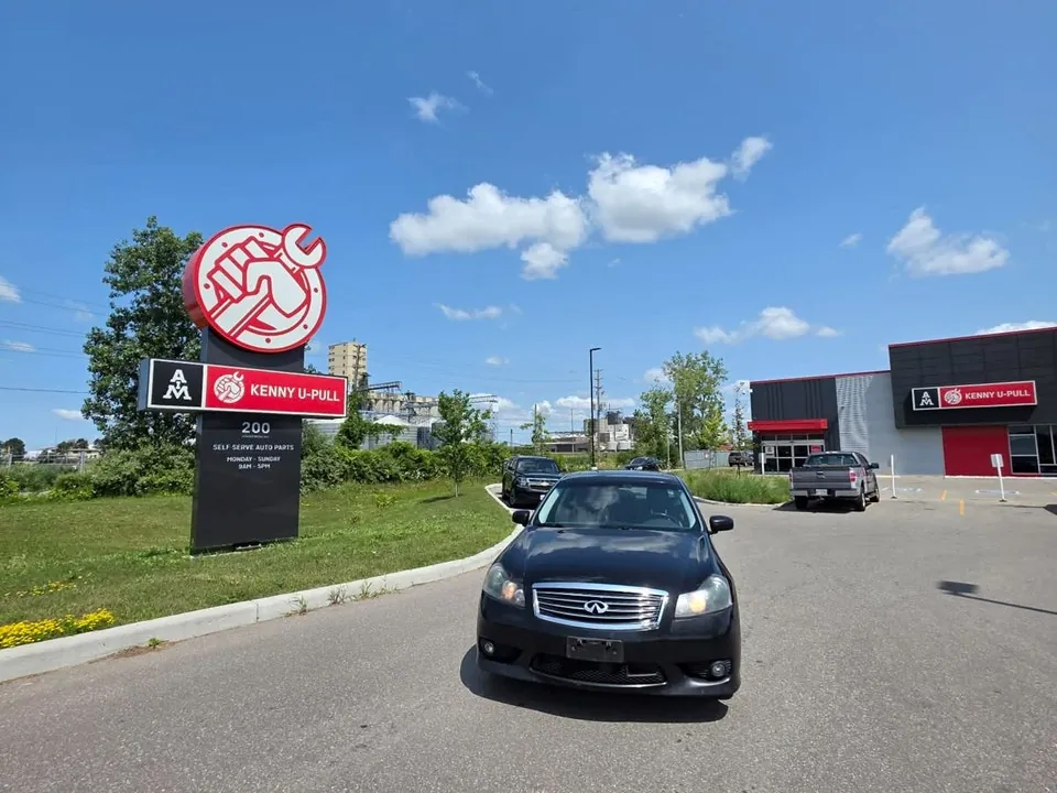 Infiniti M45 2010 photo 2