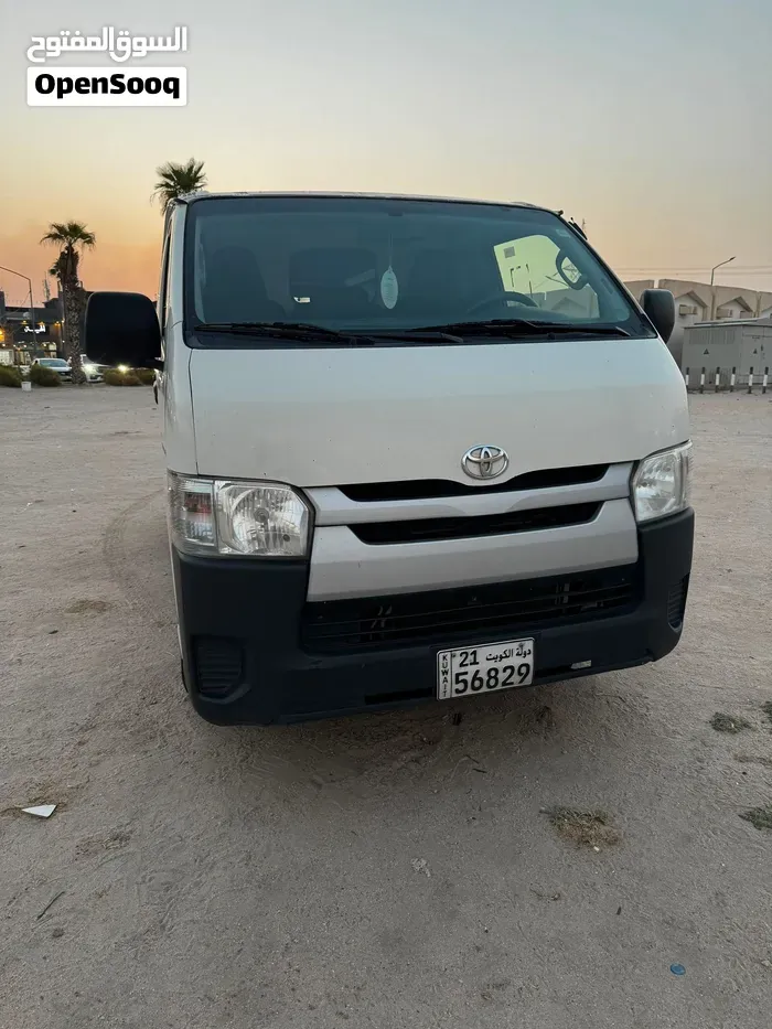 Toyota Hiace 2022 photo 2
