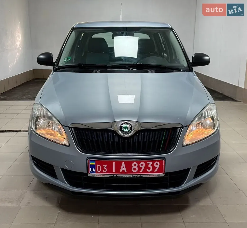 Skoda Fabia 2011 photo 2