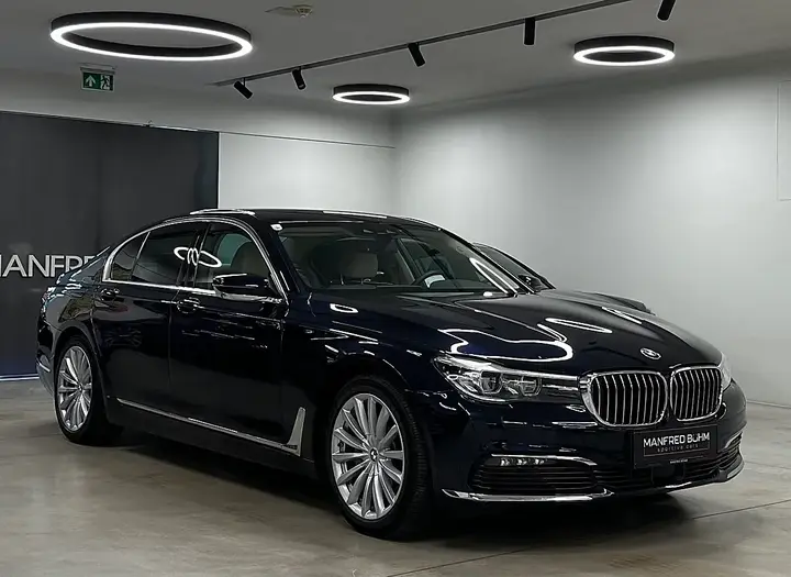 BMW 7 Series 2018 photo 2