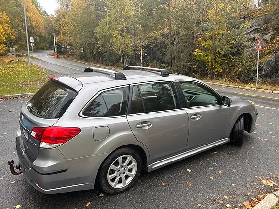 Subaru Legacy 2011 photo 3