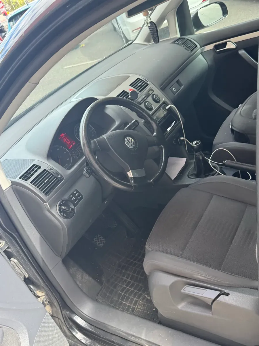 Volkswagen Touran 2007 photo 2