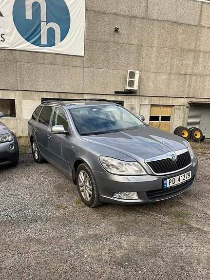 Skoda Octavia 2012 photo 2