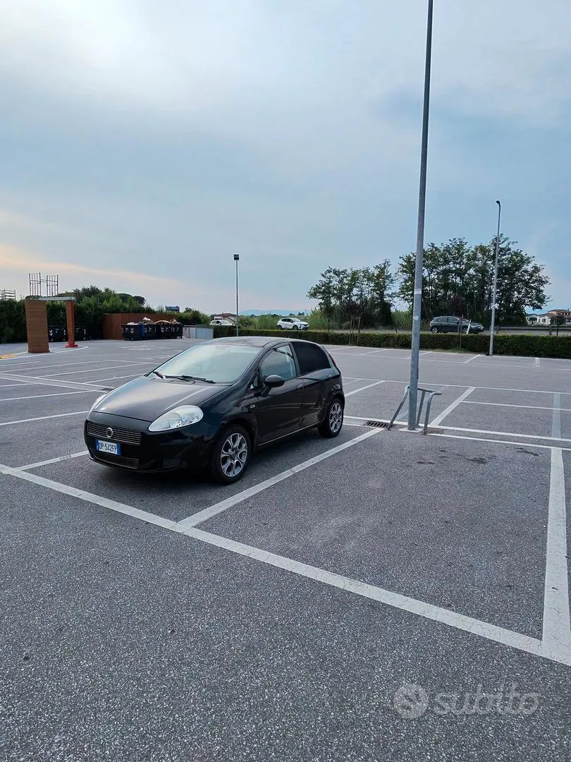 Fiat Punto 2009 photo 2