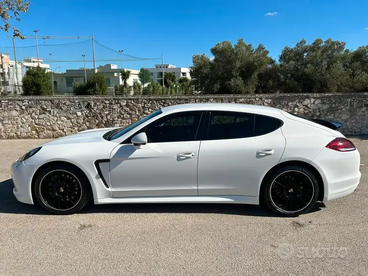 Porsche Panamera 2012 photo 2