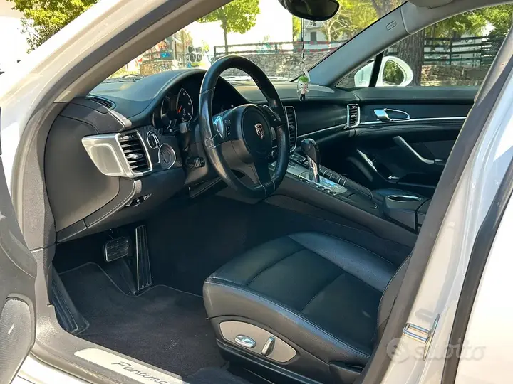 Porsche Panamera 2012 photo 4