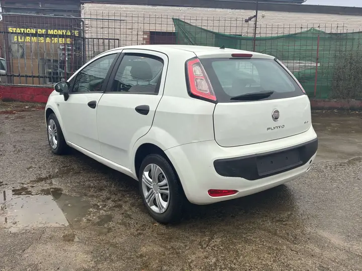 Fiat Punto 2011 photo 3