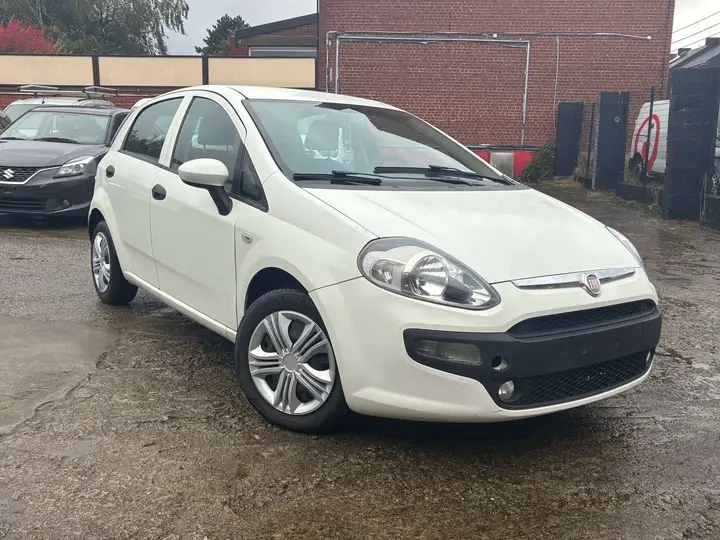Fiat Punto 2011 photo 2