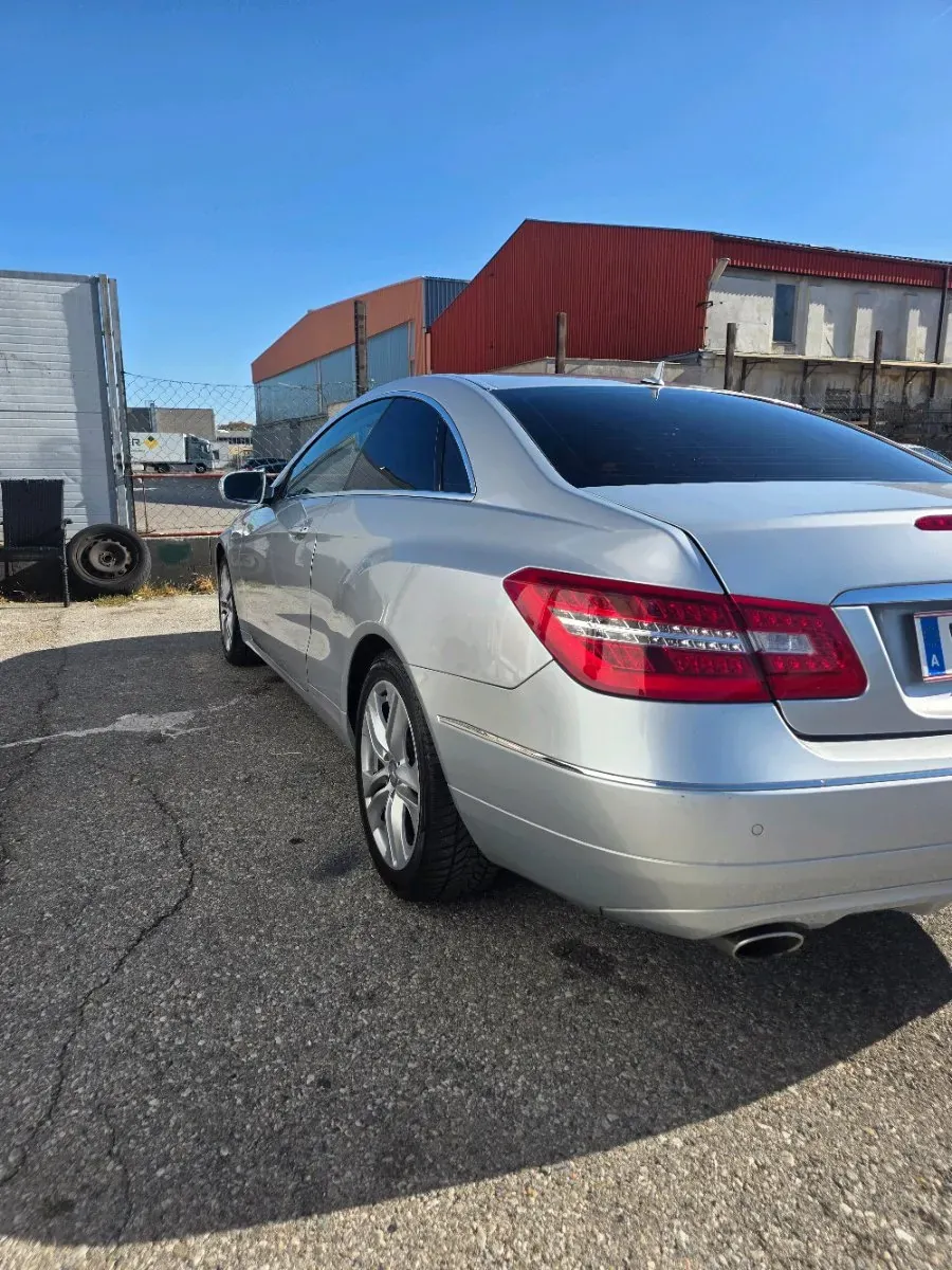 Mercedes-Benz E-Class 2010 photo 2