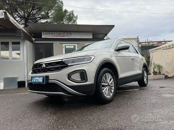 Volkswagen T-Roc 2023 photo 2