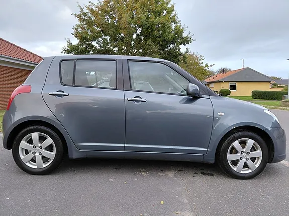 Suzuki Swift 2007 photo 4