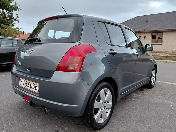 Suzuki Swift 2007 photo 5