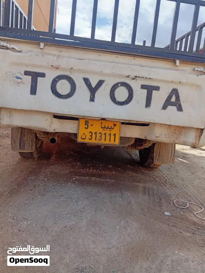 Toyota Hilux 2004 photo 2