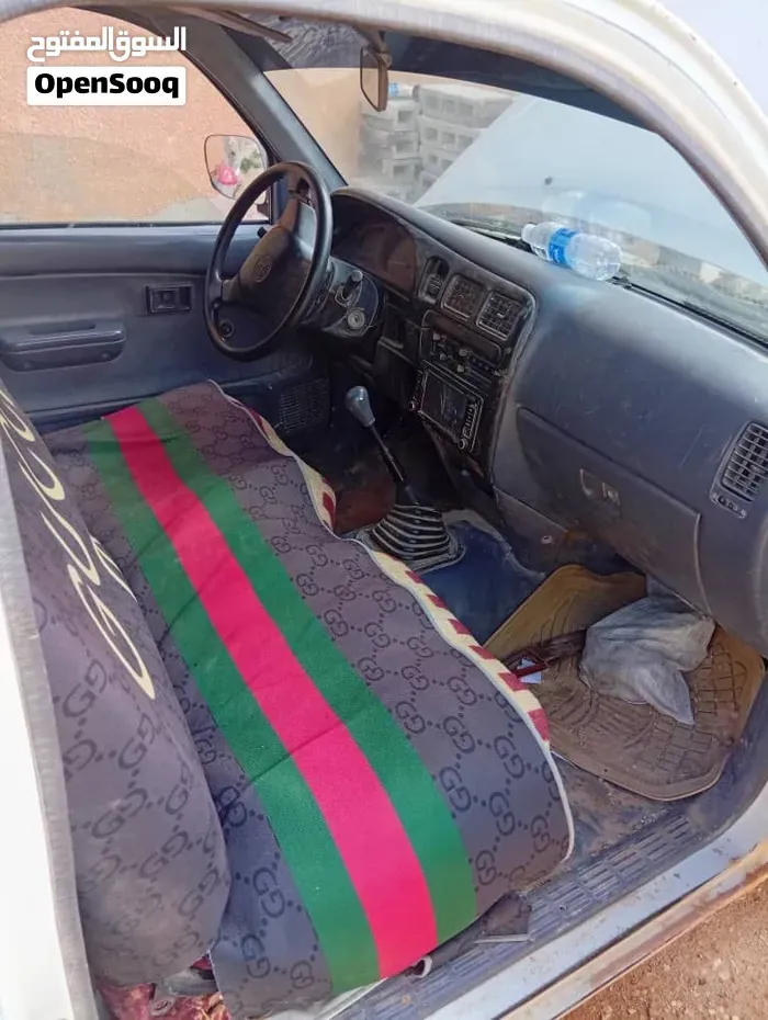 Toyota Hilux 2004 photo 4