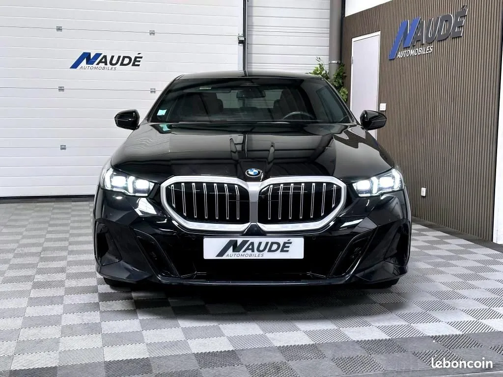 BMW 5 2023 photo 2