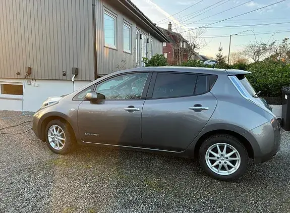 Nissan Leaf 2016 photo 2