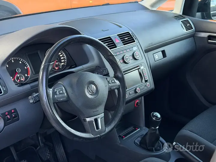 Volkswagen Touran 2012 photo 5
