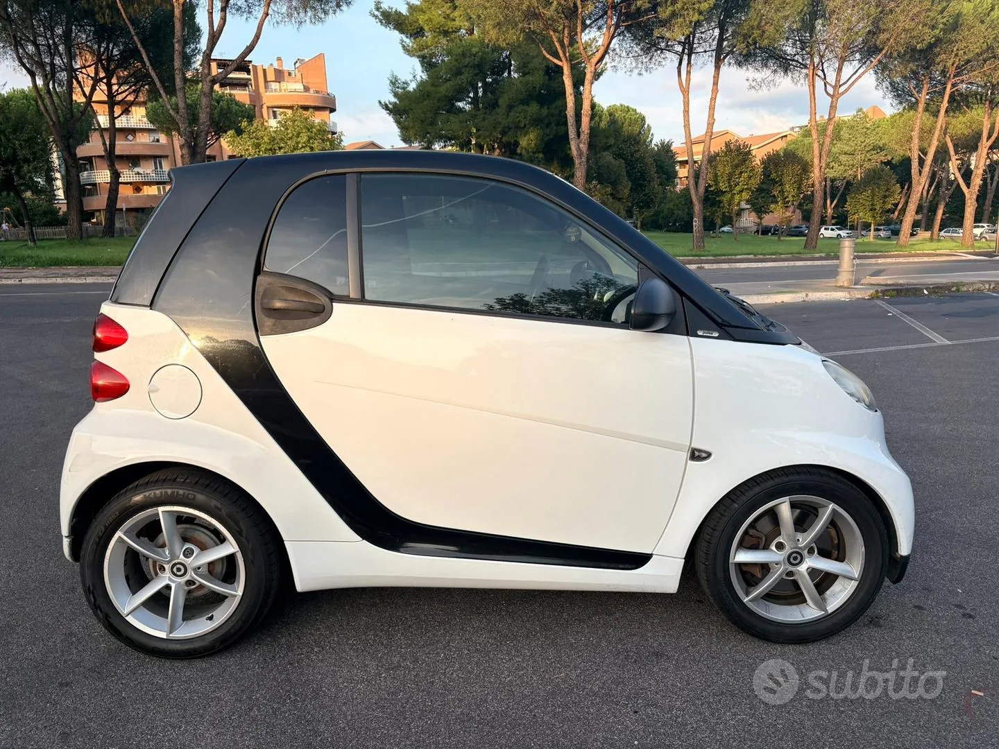 Smart Fortwo 2011 photo 2